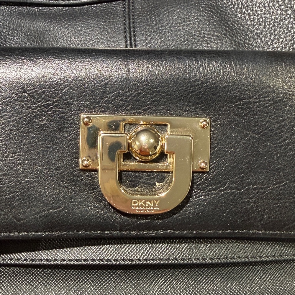🥳🥳2 PIECE DKNY Set Leather Crossbody Bag & Wallet with storage bag, Black - Picture 2 of 16